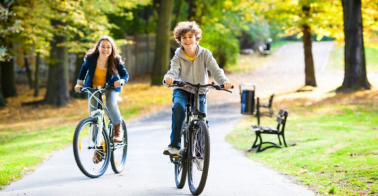 Для 800 школьников мариупольской Сартаны оборудуют велопарковку (ФОТО+ВИДЕО)