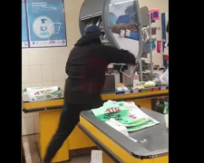 Мариуполец, разгромивший супермаркет топором, арестован без права внесения залога