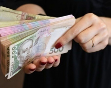 Украинцам с низкими зарплатами планируют уменьшить налоги