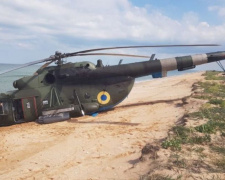 Вертолет ВСУ аварийно приземлился на берегу Азовского моря (ФОТО+ВИДЕО)