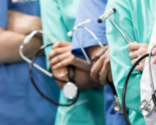 Каков размер повышенной зарплаты у мариупольских врачей и медсестер