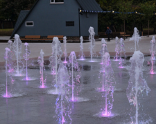 В мариупольском парке заработал новый пешеходный фонтан с лазерной 3D-анимацией