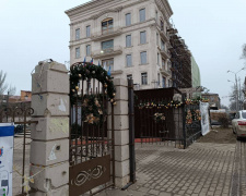 Були прикрасою Маріуполя – росіяни відкриють представництво Санкт-Петербурга в історичних будівлях «Азовінтексу»