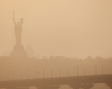 Пил із Сахари приніс в Україну "брудні" дощі: коли очиститься повітря