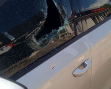 Мариуполец разбил машину топором из мести: подробности инцидента