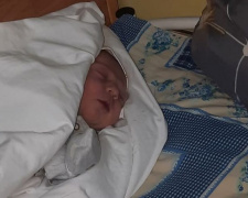 Под обстрелами в Левобережном районе Мариуполя рождаются дети