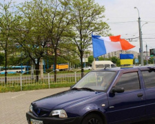 По Мариуполю проехала автоколонна с флагами стран Европы (ФОТО)