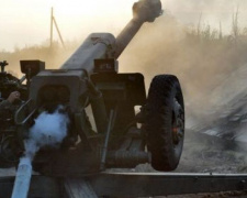 Боевики стреляли по Луганску из тяжелого оружия. Под Мариуполем открыли огонь из минометов и артиллерии
