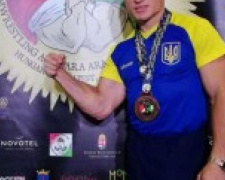 Мариупольский армрестлер привез из Венгрии бронзу чемпионата мира