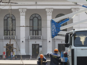 Иллюминация в центре Мариуполя стоила городу более миллиона гривен (ФОТО)