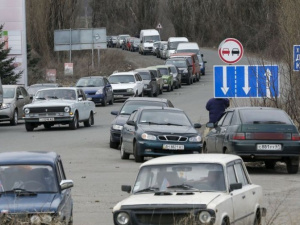На КПВВ в зоне АТО в очереди «застряли» более 1,3 тыс. автомобилей