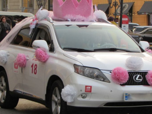 Нетипичное 8 Марта: мариупольские леди устроили автогонки в Одессе