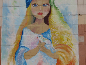Street art эпидемия: Центр Мариуполя украсила девушка с символом мира (ФОТО+ВИДЕО)