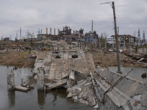 Росіяни зруйнували Пост-міст у Маріуполі: діставатися до 