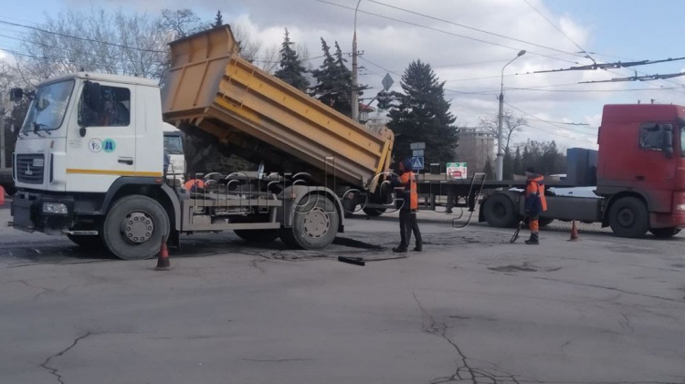В Мариуполе приступили к масштабному ремонту дорог: в городе заработал асфальтобетонный завод
