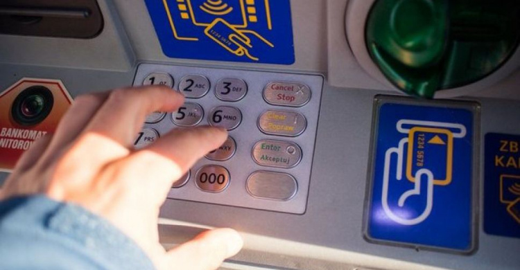 Что делать мариупольцам, если деньги со счета списали, а банкомат их не выдал?