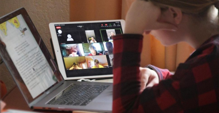 Когда в Мариуполе могут ввести «дистанционку» в школах и четырехдневку в детсадах?