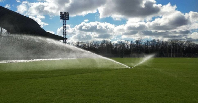 Когда мариупольские футболисты сыграют первый матч на обновленном поле стадиона имени Бойко?