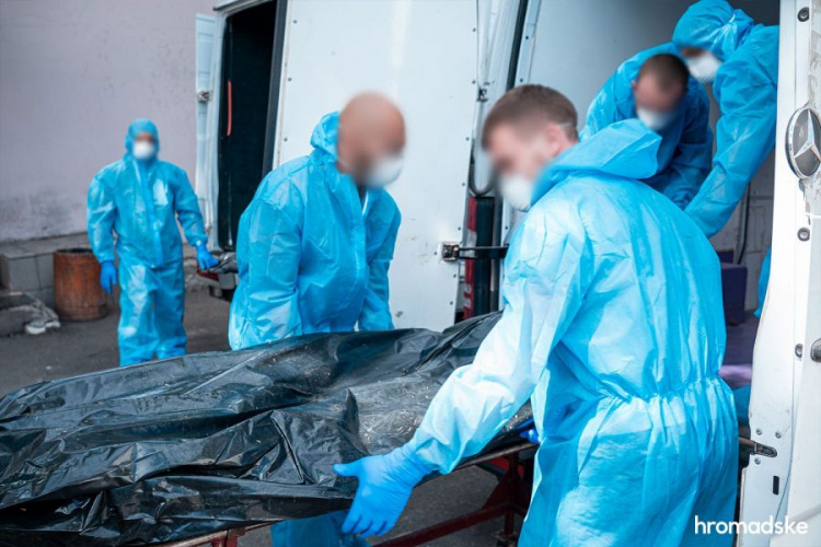 Некоторые без головы: в киевском морге осмотрели тела защитников Мариуполя