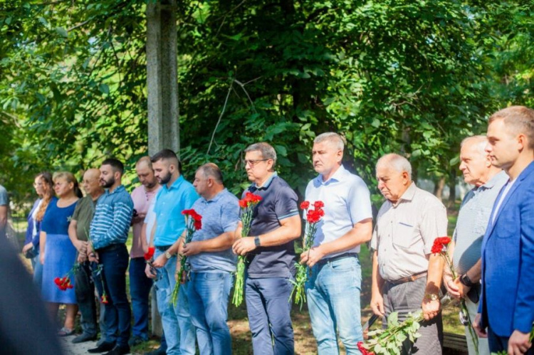 В Мариупольском районе почтили память погибших при обстреле Сартаны