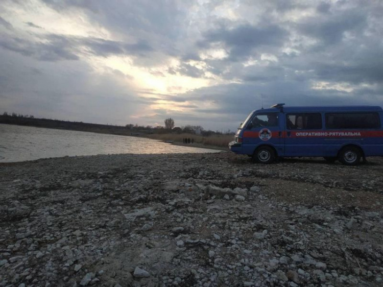В водохранилище вблизи Мариуполя ищут тело утонувшего мужчины