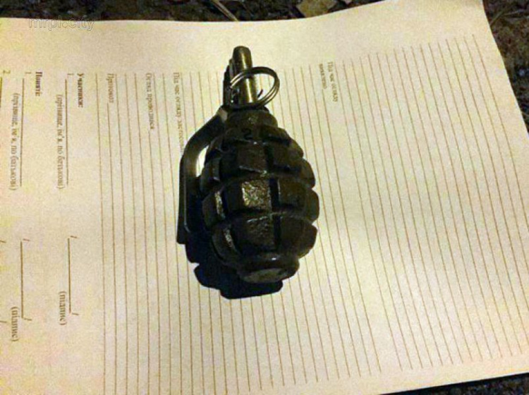 В мариупольском такси клиент забыл гранату (ФОТО)
