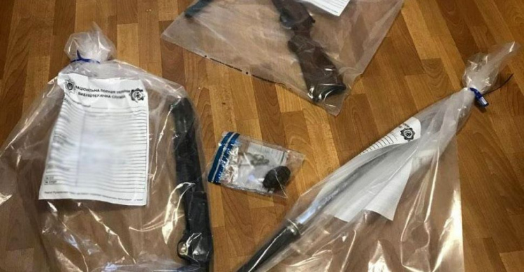 Наркотики и оружие выявили у мариупольца, напавшего с топором на супермаркет