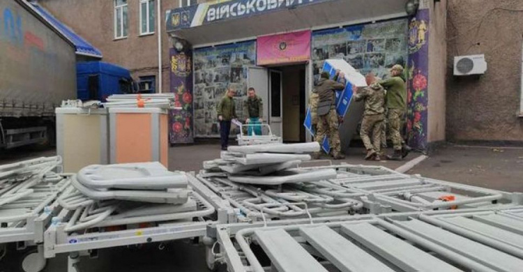 В мариупольский госпиталь доставили гуманитарную помощь