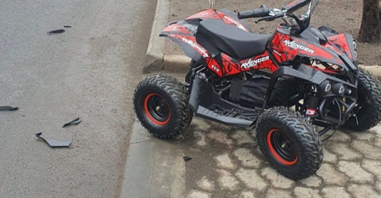 Четырехлетнего ребенка на квадроцикле сбил автомобиль в Мариуполе