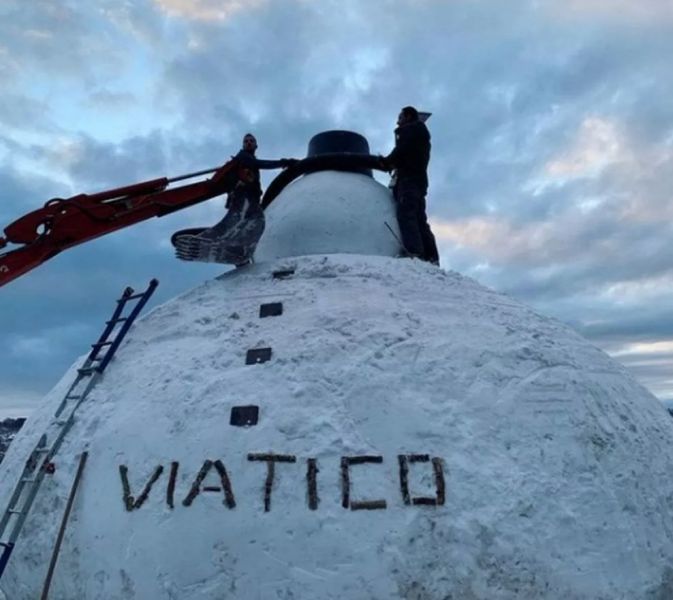 В Италии вылепили 200-килограммового снеговика