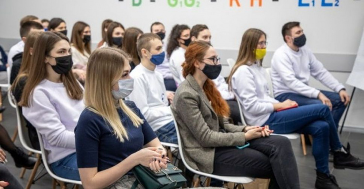 Пример для других городов: замминстра молодежи и спорта посетила Мариуполь