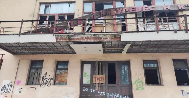 В Мариуполе насчитывается более сотни заброшек, превратившихся в притоны для бездомных (ВИДЕО)