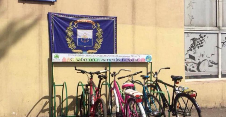 В центре Мариуполя появилось еще одно место для парковки велосипедов (ФОТО)