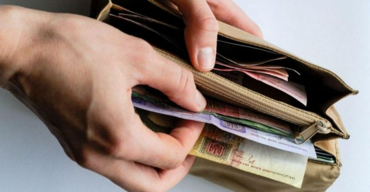 Украинским врачам и учителям планируют значительно поднять зарплаты