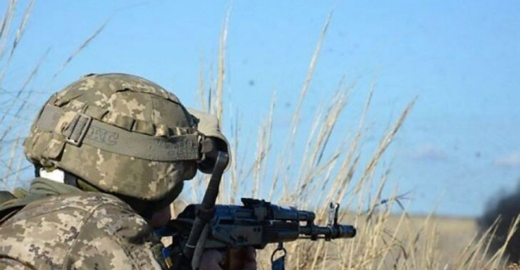 Сутки в ООС: один военный получил ранение, под Мариуполем вели огонь из минометов и гранатометов