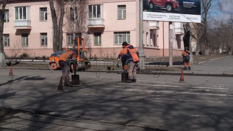 В Мариуполе приступили к масштабному ремонту дорог: в городе заработал асфальтобетонный завод