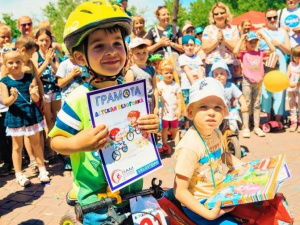 Дети на велосипедах вытесняют поколение «Чипсов и колы»