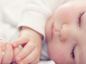 Твоє право: Як отримати свідоцтво про народження, якщо дитина народилася в ОРДЛО – листівка